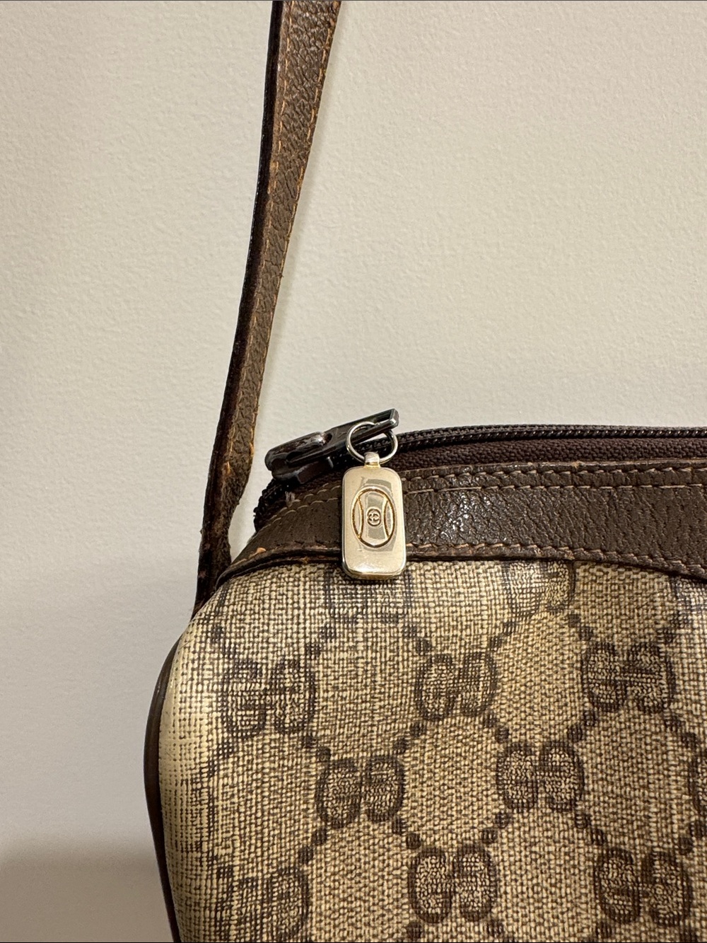 Vintage Gucci Crossbody Bag - Picture 4 of 10